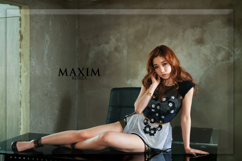 9MUSES's Ryu Sera for Maxim Korea March 2012 issue documents 6