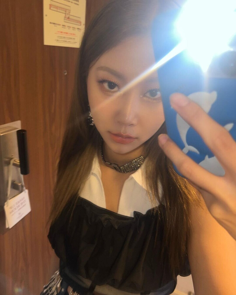 220822 MOMOLAND Hyebin Instagram Update documents 3