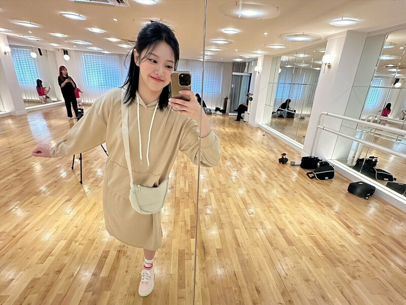 240924 - HyunJin Instagram Update documents 2