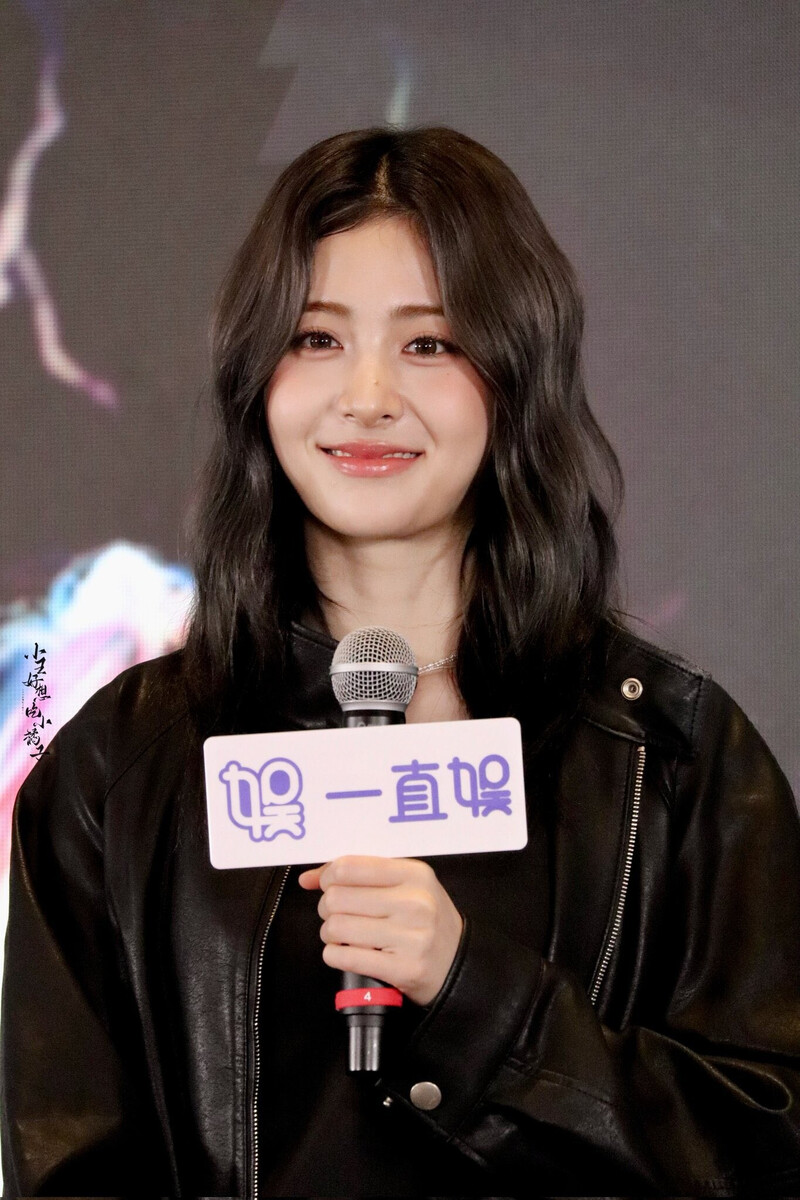 241026 LE SSERAFIM Yunjin - Yizhiyu Fansign Event documents 1