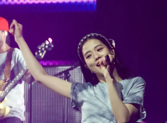 221212 BLACKPINK Jisoo - 'BORN PINK' Concert in Paris Day 2 | kpopping