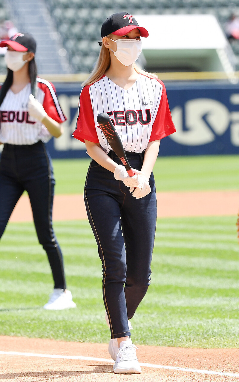 210530 ITZY Ryujin - LG Twins Baseball Game documents 15