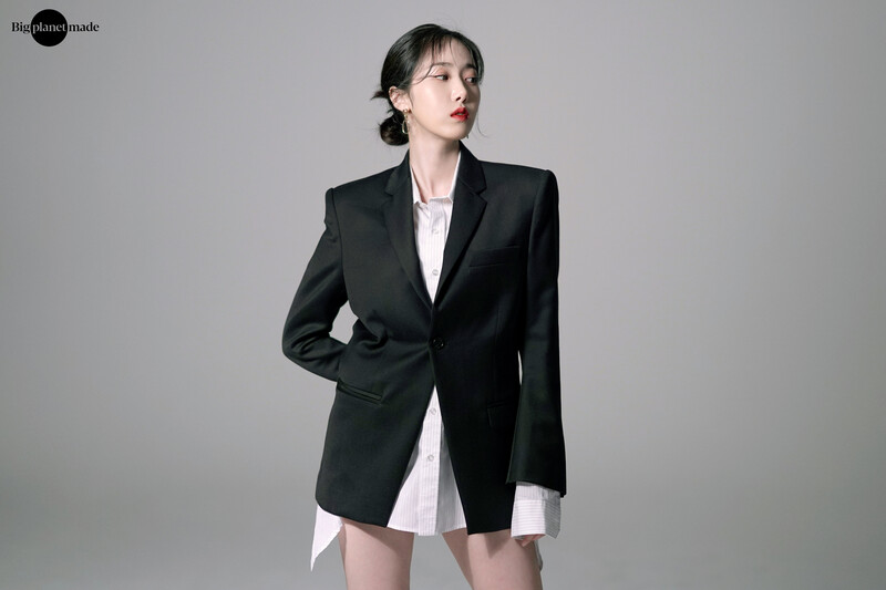 211014 BPM Naver Post - VIVIZ 1st Profile Shoot Behind documents 6