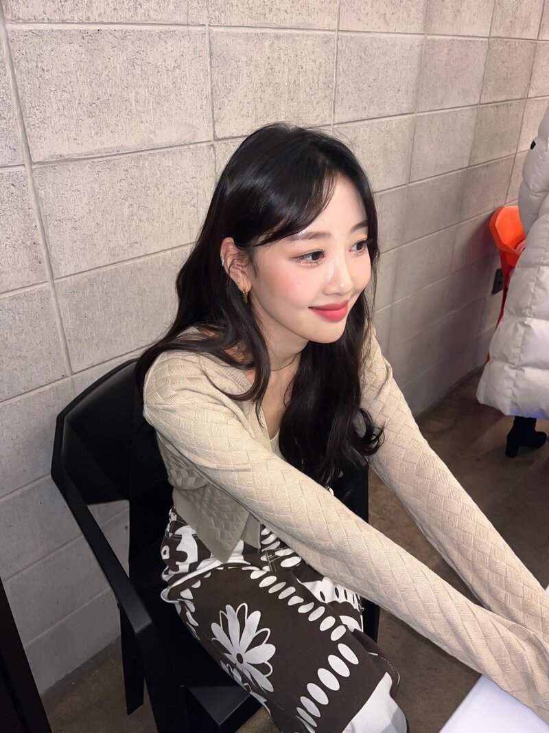 220124 LOONA Twitter Update - Yves documents 8