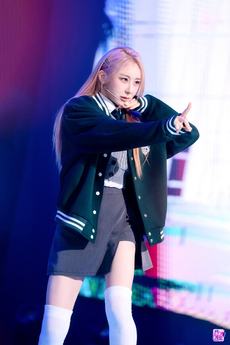 230416 LEE CHAE YEON - 'KNOCK' at Inkigayo documents 10
