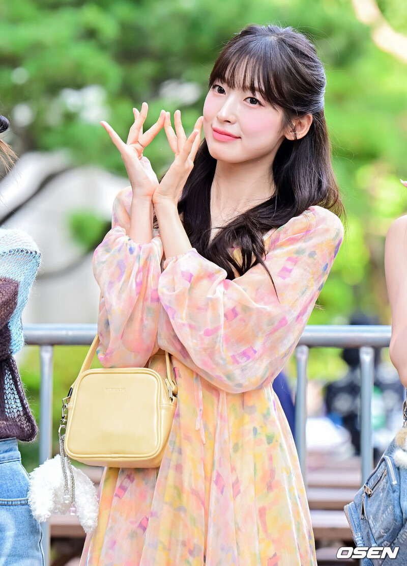 230804 Oh My Girl Arin at KBS Building for Music Bank Rehearsals documents 6