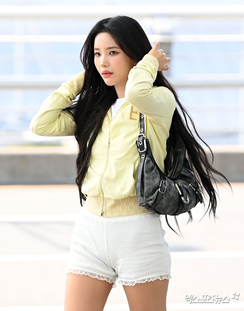 240412 (G)I-DLE Soyeon - ICN Airport documents 1