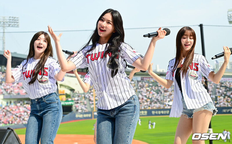 240504 STAYC - 2024 Shinhan Bank SOL KBO League in Jamsil Stadium documents 3