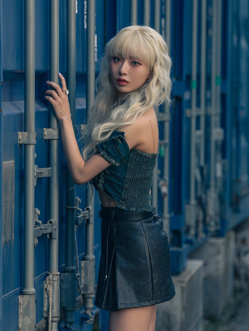 I:mond 1ST Single [WE ARE GRAVITY] - Concept Photos documents 3