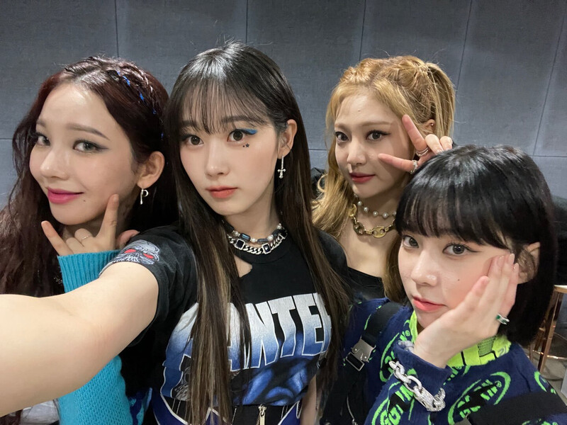 211024 aespa Twitter Update at Inkigayo documents 1