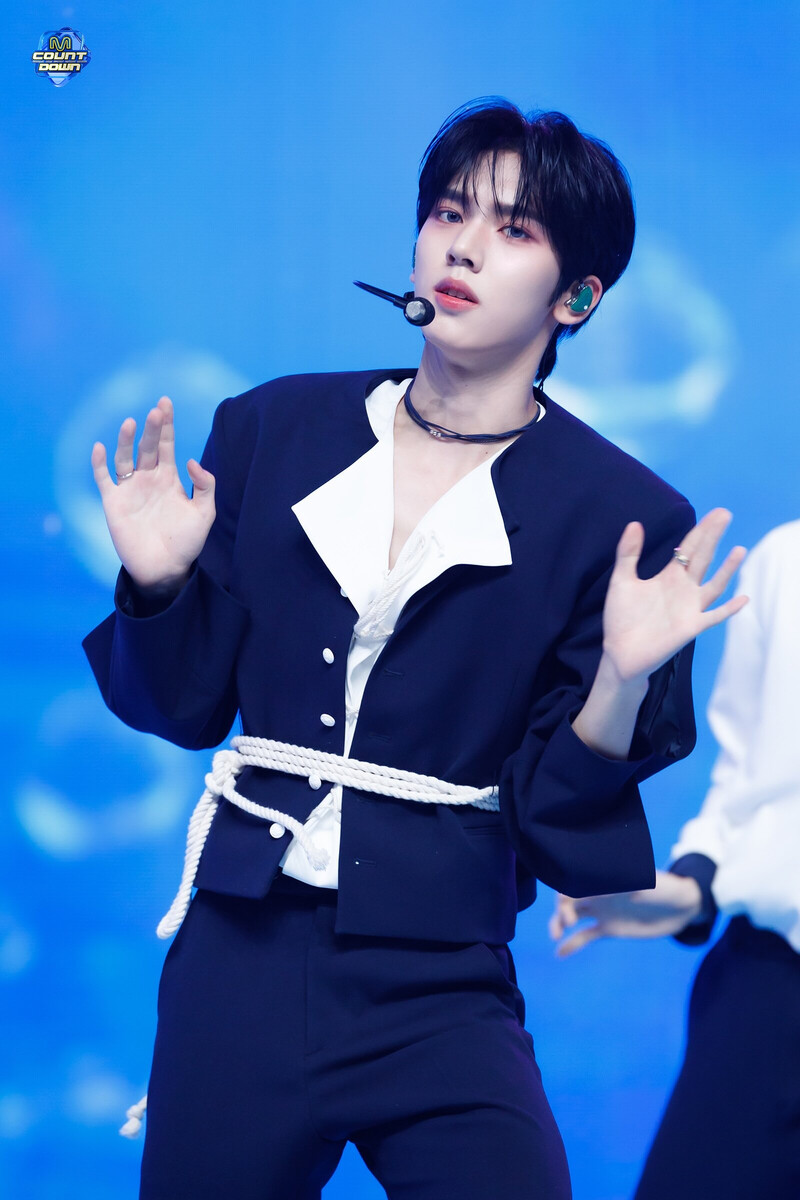 240425 ZEROBASEONE Yu Jin - 'SWEAT' at M Countdown documents 2