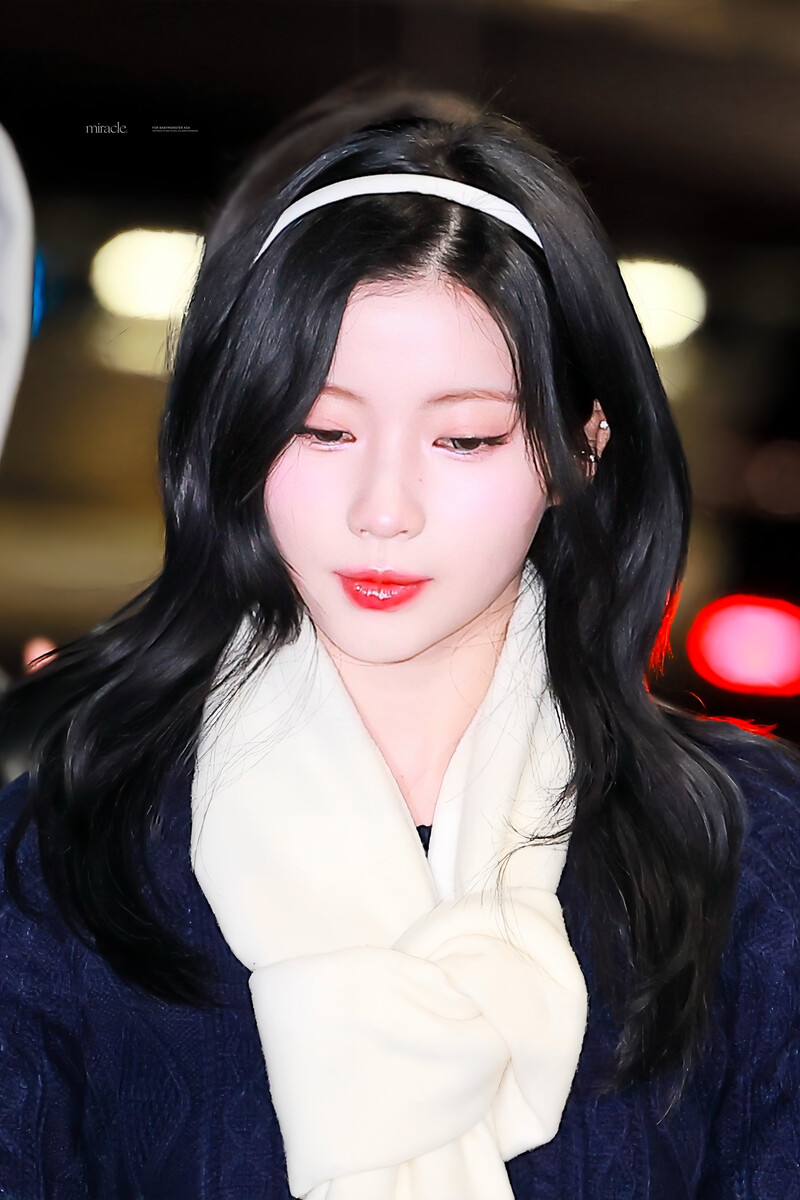 241226 BABYMONSTER Asa at Gimpo International Airport documents 4