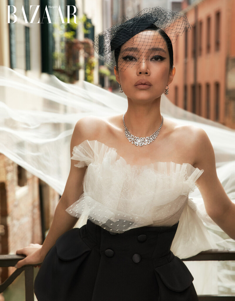 Choi Yulee for Harper's Bazaar Vietnam October 2022 isseue documents 3