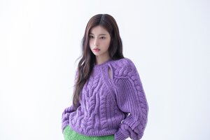 221126 8D Naver Post - Kang Hyewon - Marie Claire Behind
