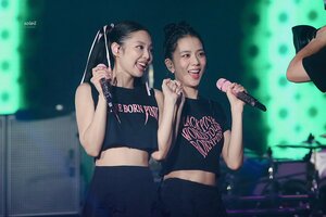 230805 Jisoo & Jennie at BLACKPINK WORLD TOUR [BORN PINK] HANOI