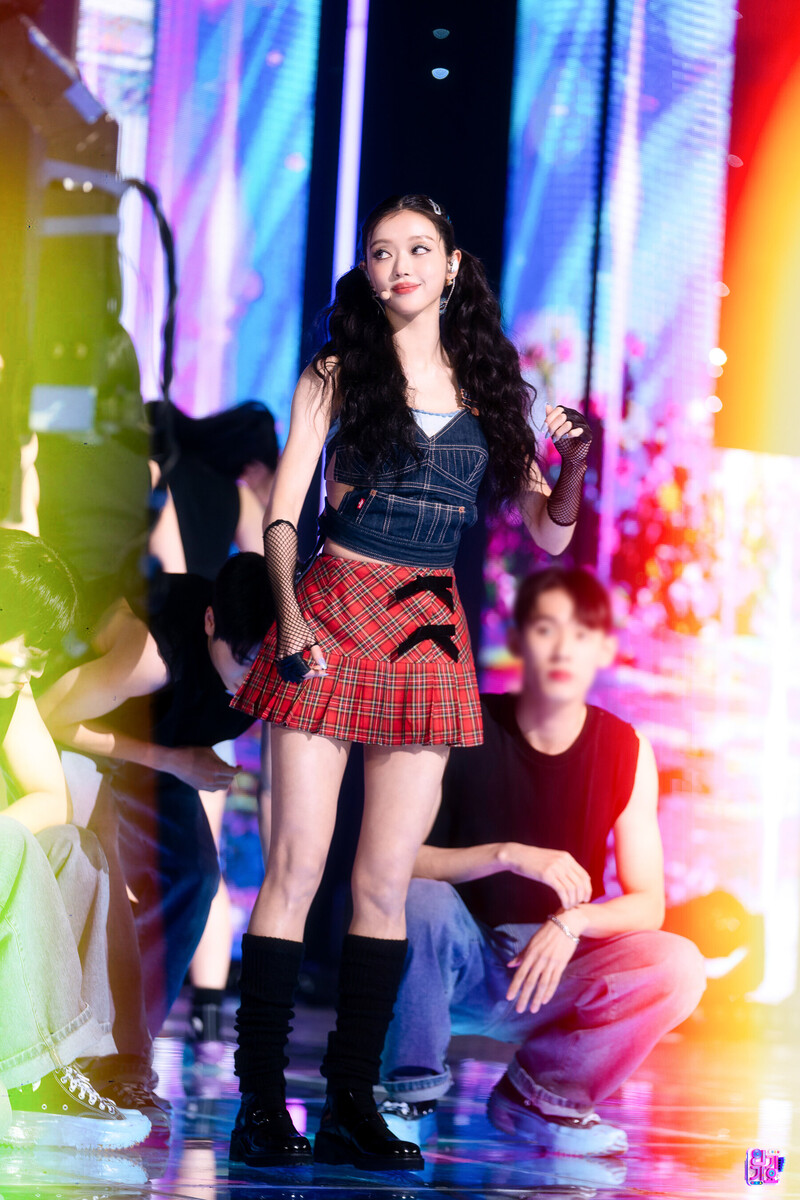 221127 YooA - ‘Selfish’ at Inkigayo documents 13