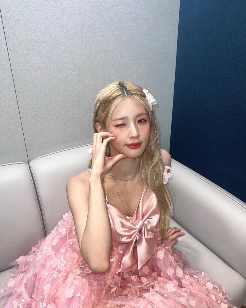 221229 (G)I-DLE Miyeon Instagram Update documents 3