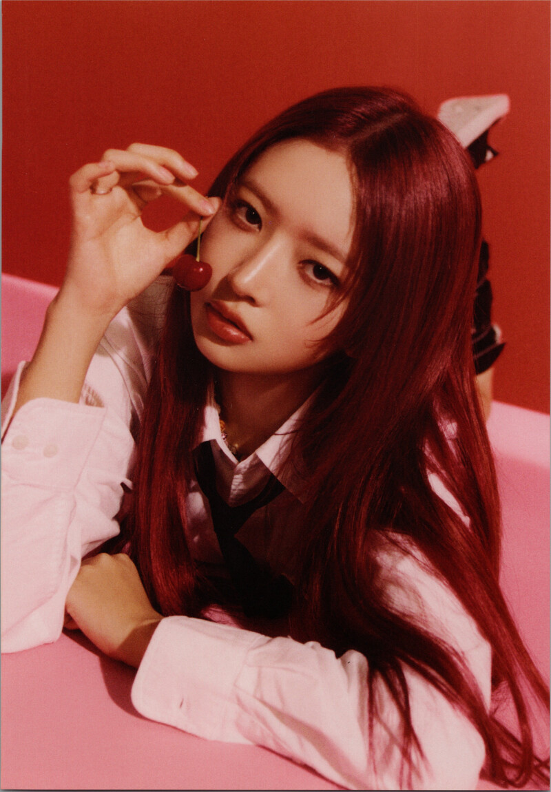 IVE - Mini Album 'I'VE MINE' (Scans) documents 9