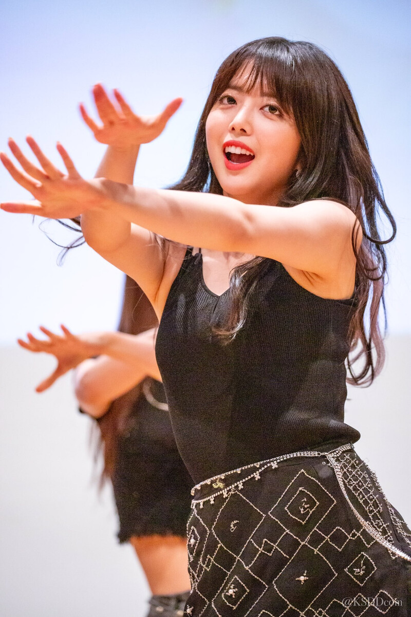 190817 Weki Meki Suyeon at 'WEEK END LOL' Shim Seok Hall Fansign documents 1