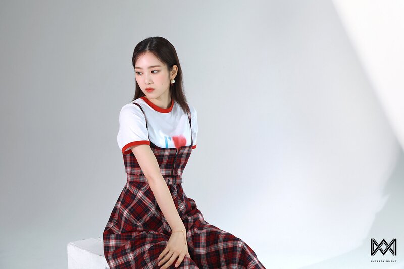 211214 WM Naver Post - OH MY GIRL Jiho - Y Magazine Behind documents 18