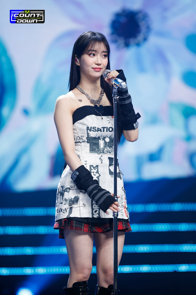 220224 STAYC - 'BUTTERFLY' + 'YOUNG LUV' at M Countdown documents 20