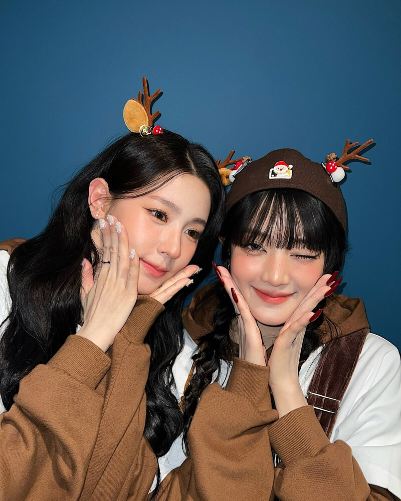 241225 - MINNIE Instagram Update with (G)I-DLE documents 5