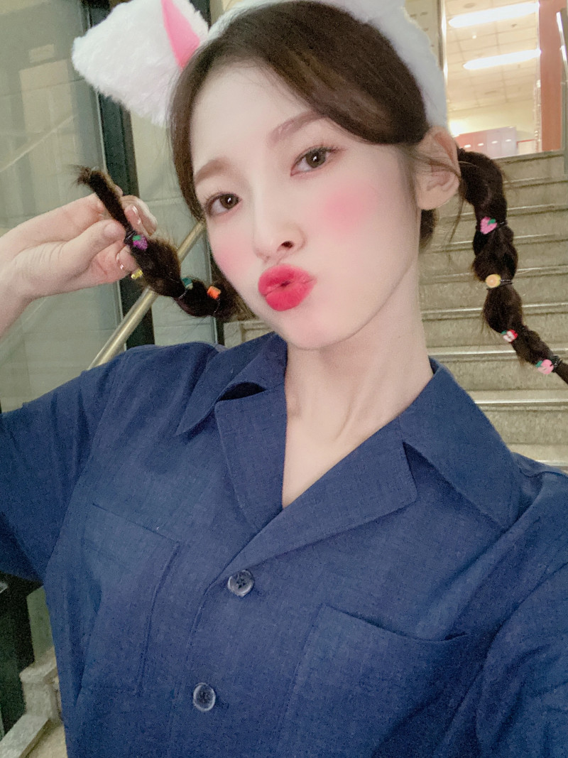 210430 OH MY GIRL SNS UPdate - Arin documents 1