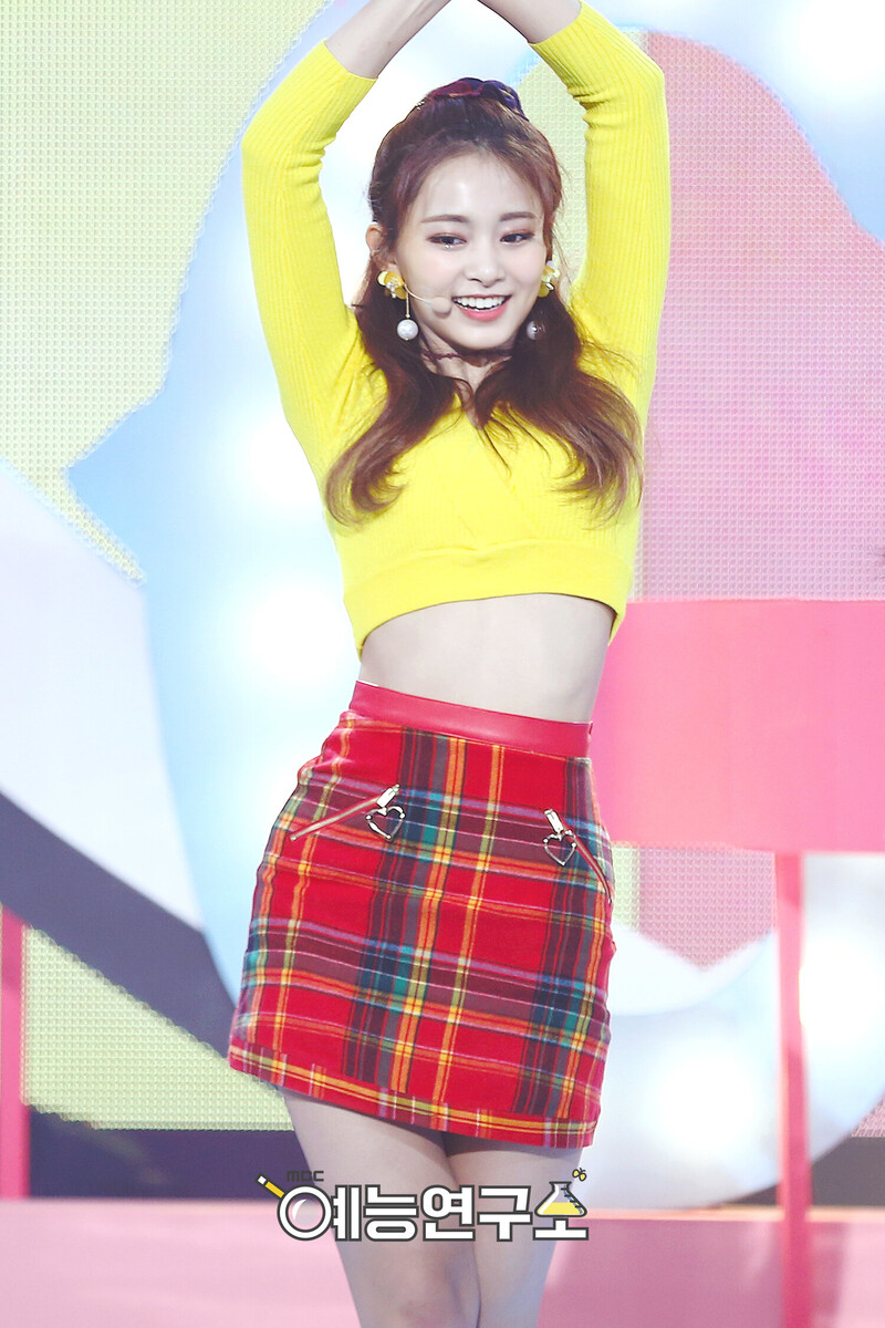 171216 TWICE Tzuyu - 'Heart Shaker' & 'Merry & Happy' at Music Core documents 3