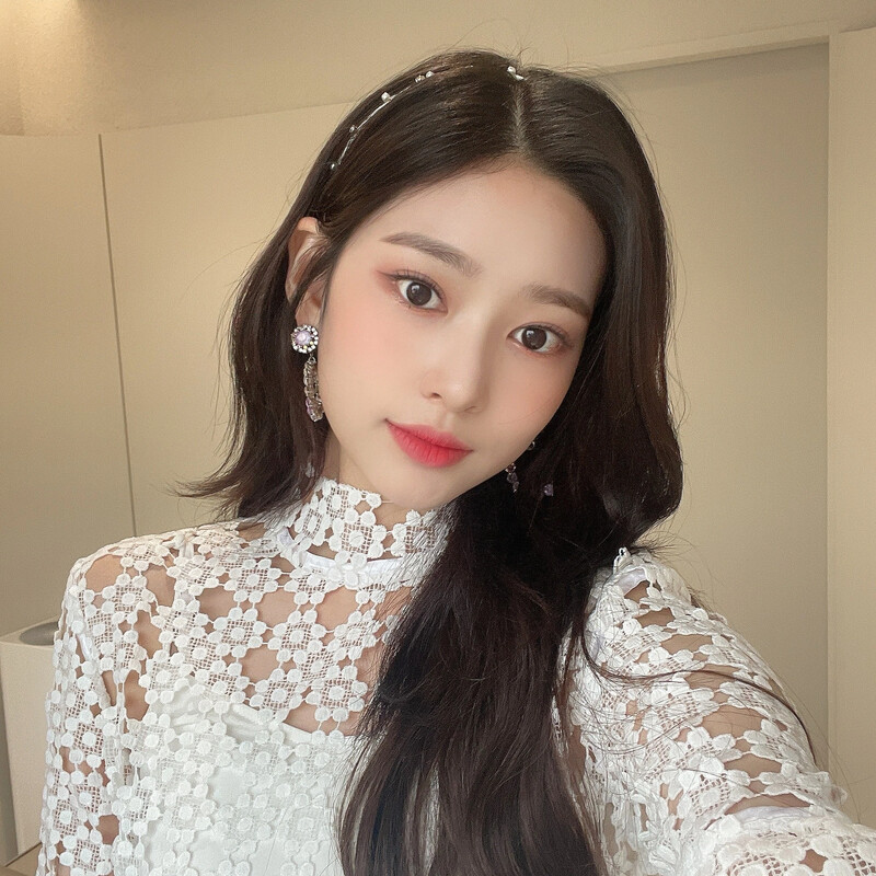 210320 IZ*ONE Twitter Update - Minju documents 3