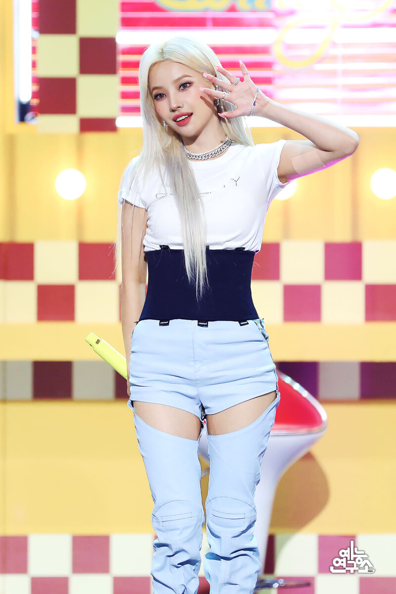 210710 Soyeon - 'Beam Beam' at Music Core documents 1