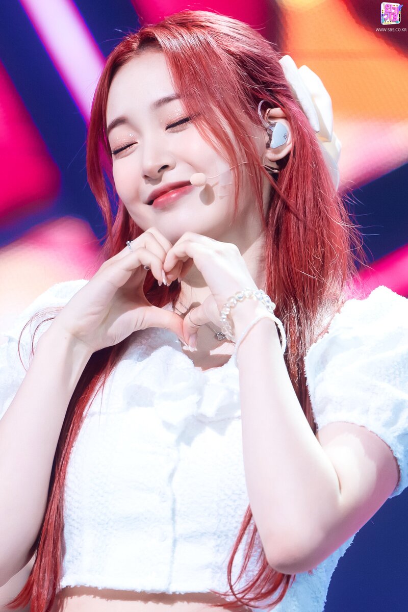 210829 Weeekly - 'Holiday Party' at Inkigayo documents 18