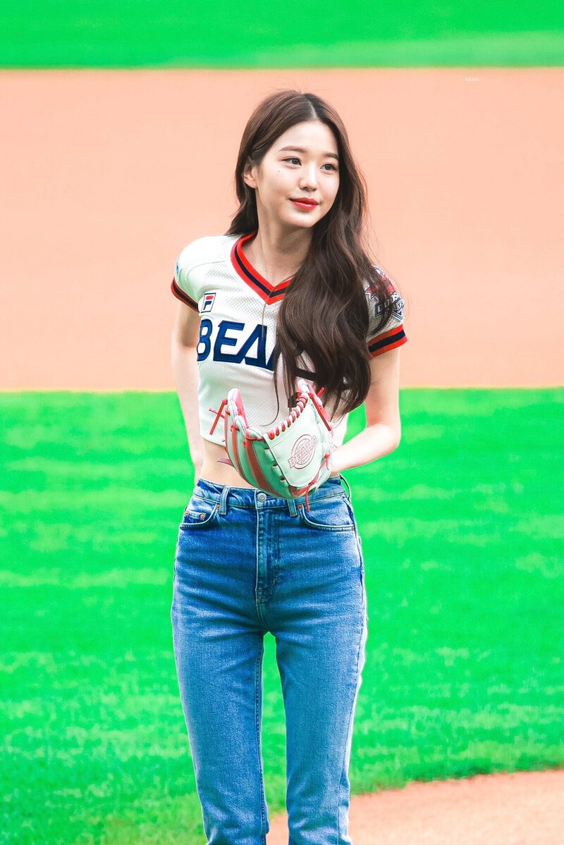 220619 IVE Wonyoung - Doosan Bears First Pitch documents 7