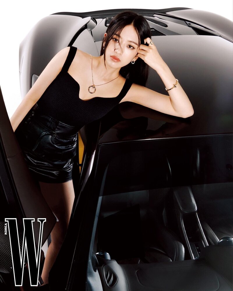 220624 IVE Yujin for W Korea x Tiffany & Co. T1 Collection documents 5