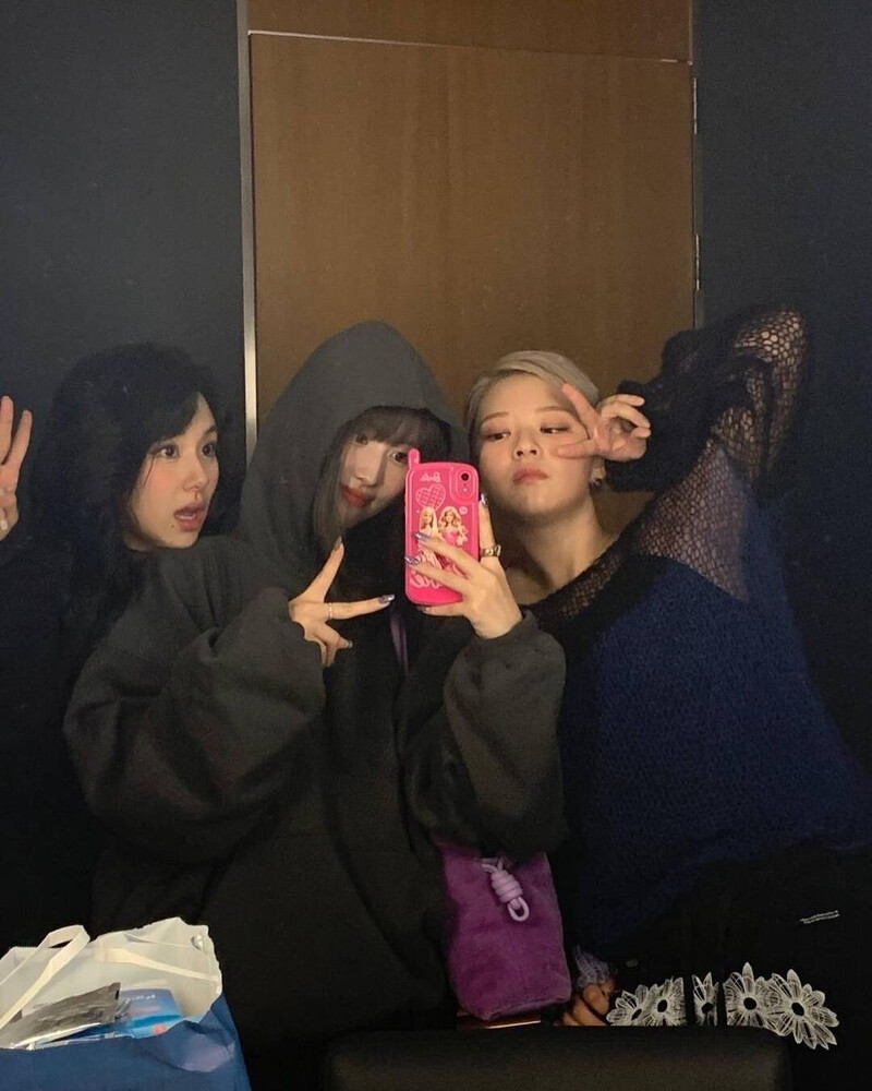 220901 TWICE Jeongyeon Instagram Update with Chaeyoung, Momo & Jihyo documents 1