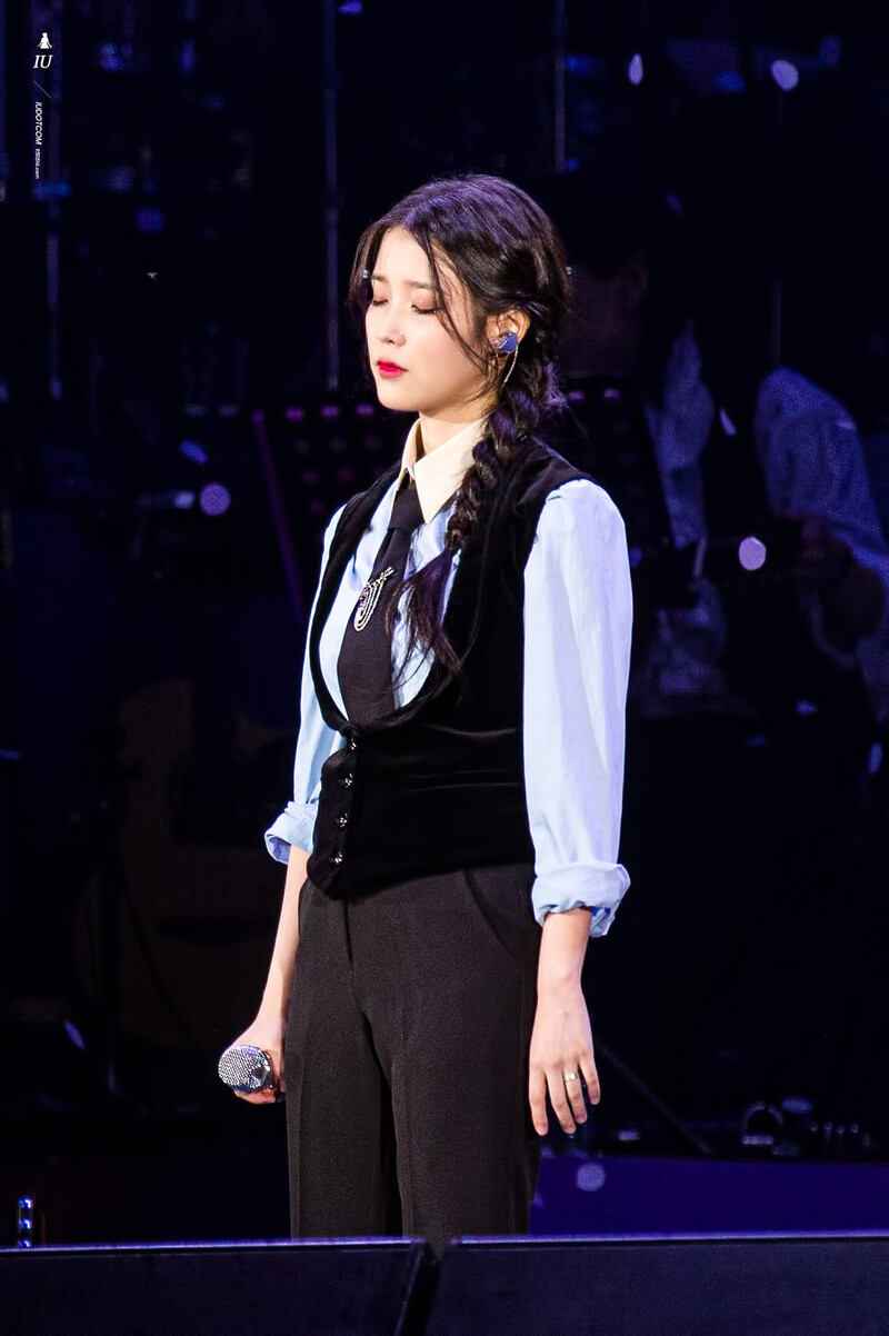 220918 IU - 'The Golden Hour' Concert documents 3