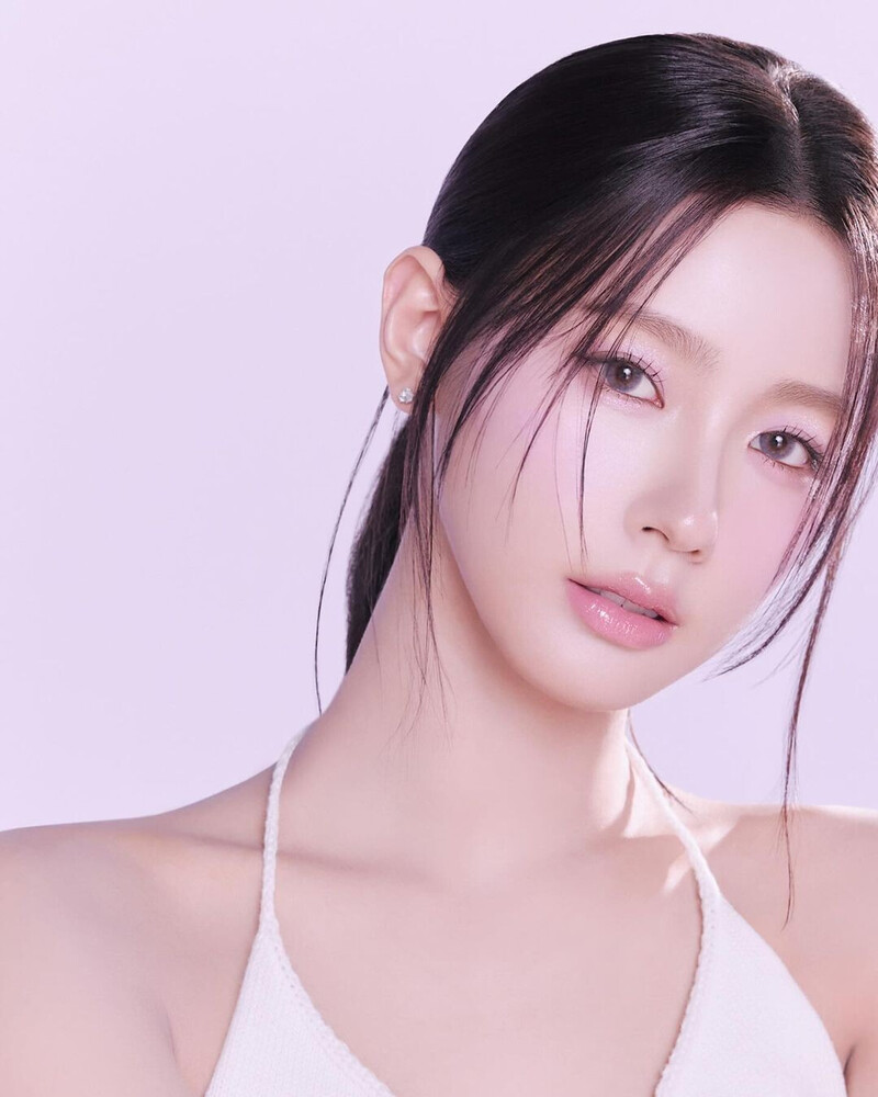 (G)I-DLE Miyeon x WAKEMAKE for Gloryglow Collection documents 1