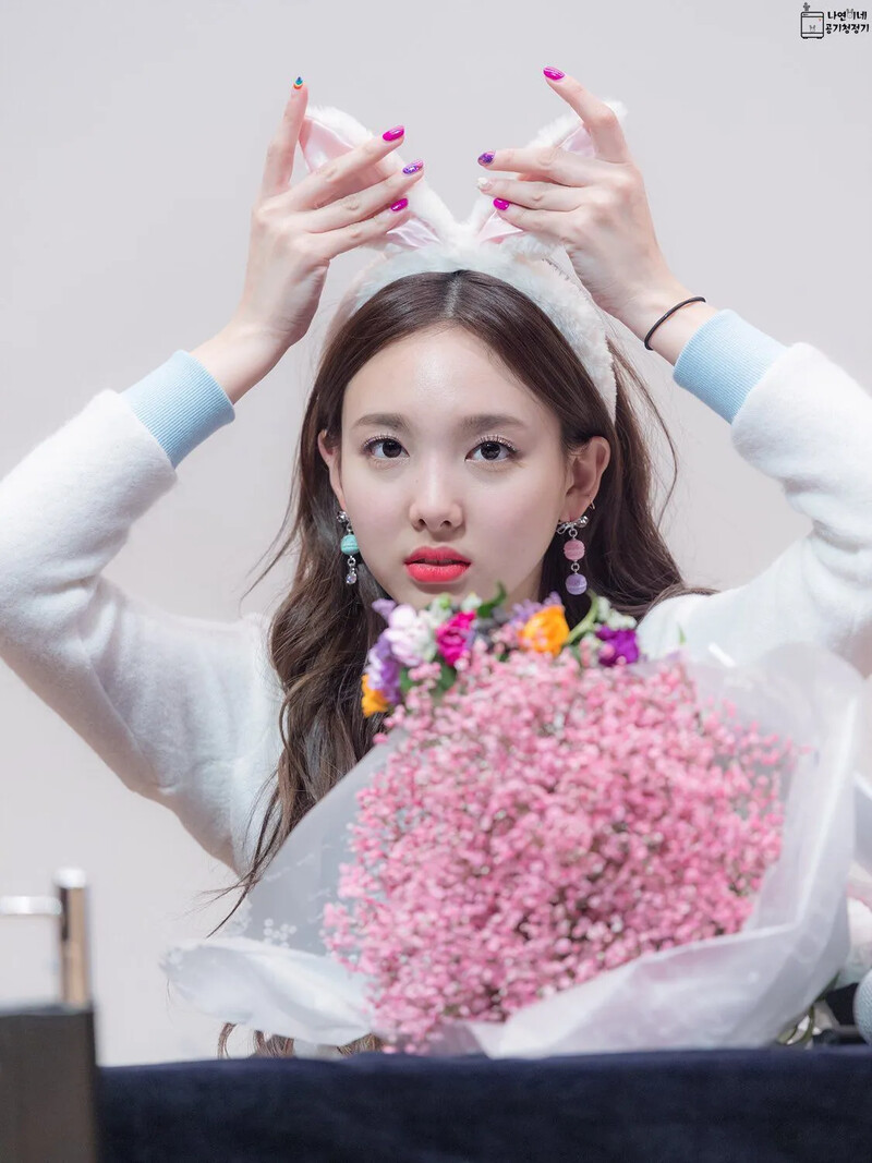 Nayeon_Cleaner C6_9R9WVwAARQkf  20170315.jpg