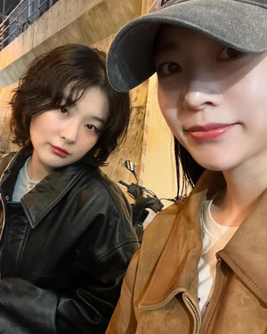 241123 - SEULGI Instagram Update with Seungyeon