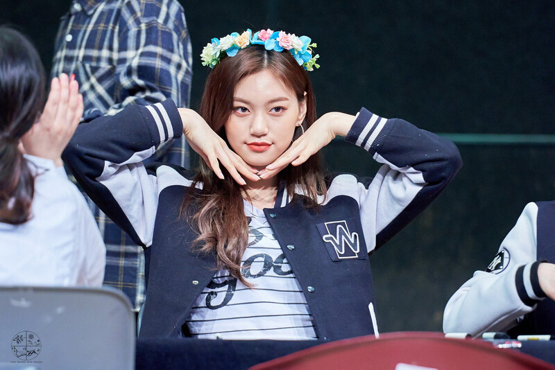 180408 Weki Meki Doyeon at Incheon 'Lucky' Fansign documents 2