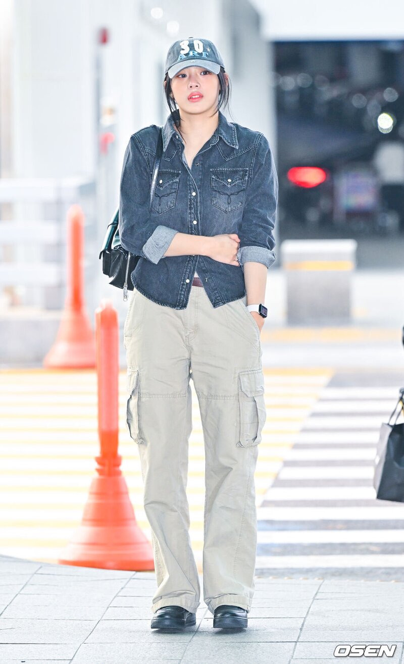 240304 New Jeans Minji at Incheon International Airport documents 2