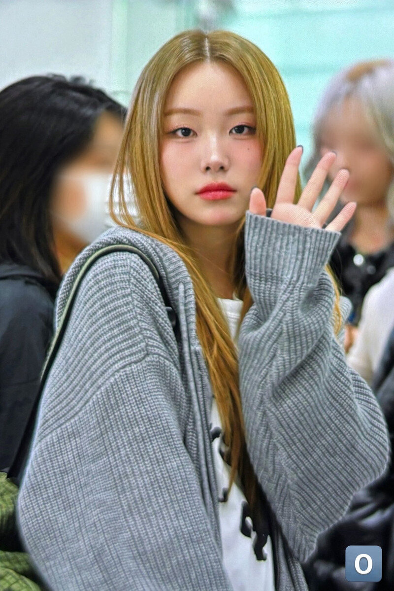 241114 Billlie Suhyeon - Incheon Airport Departure for the Grand America leg of their World Tour documents 2