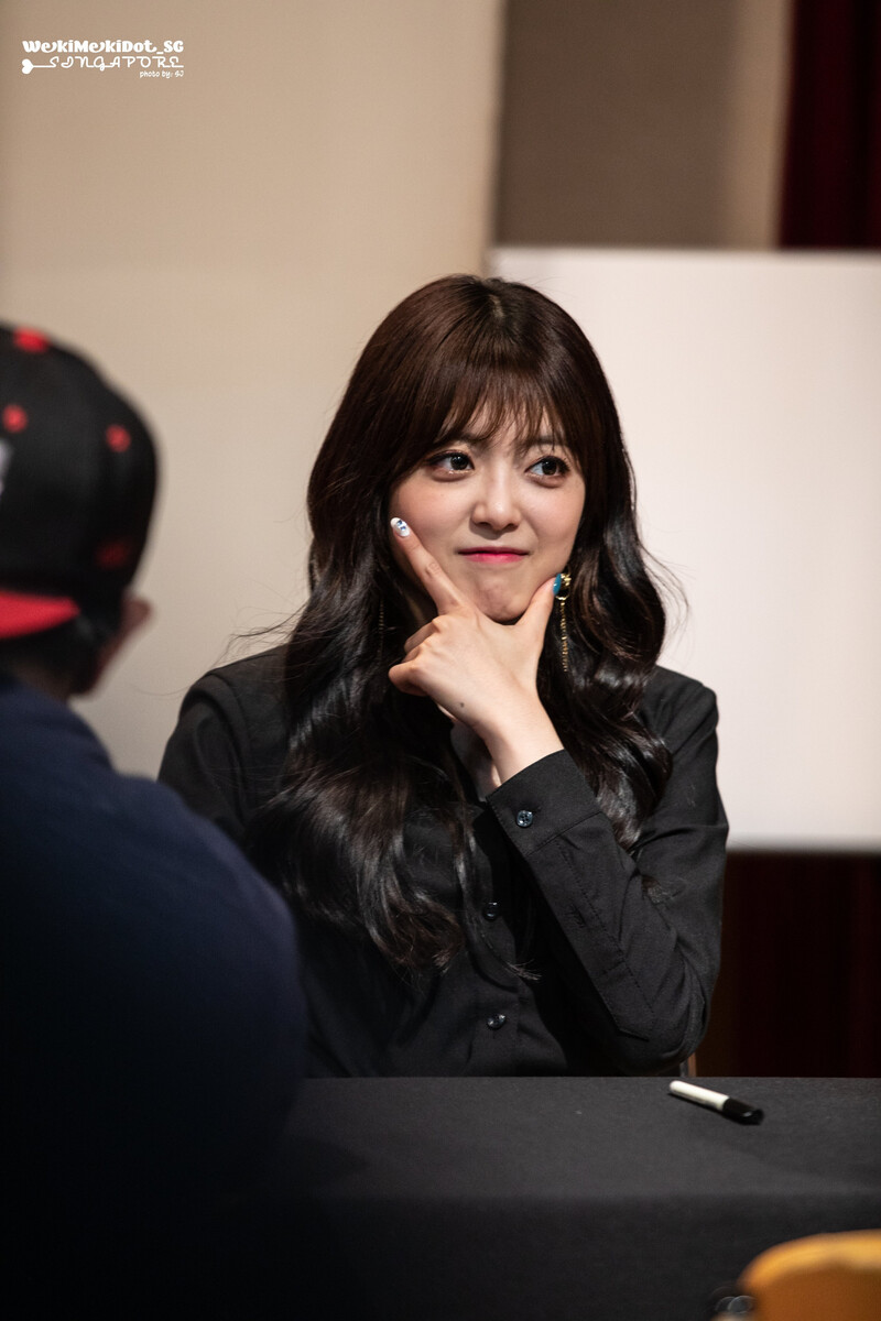 190623 Weki Meki Suyeon at 'LOCK END LOL' Gangnam Fansign documents 2