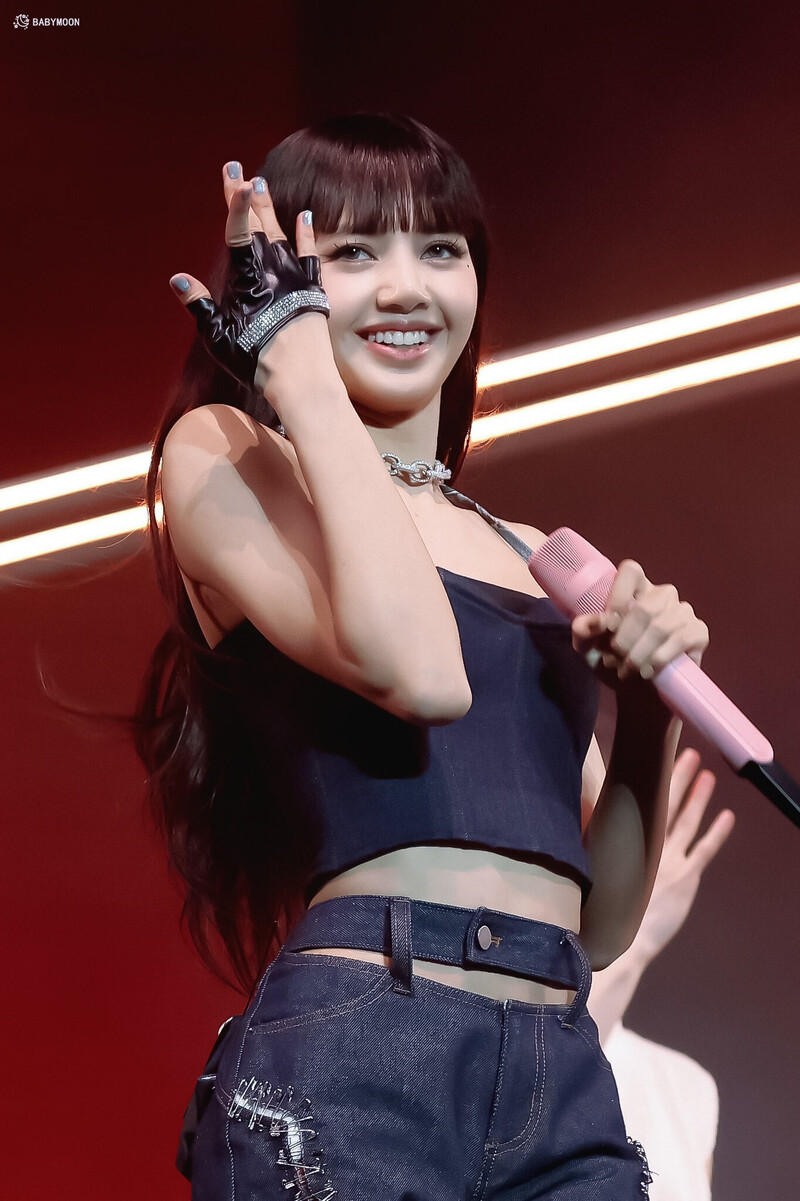 221130 BLACKPINK Lisa - 'BORN PINK' Concert in London Day 1 documents 8