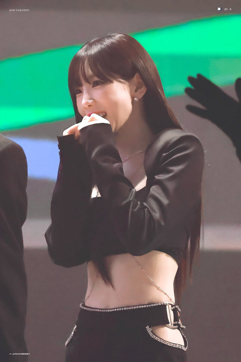 230119 Taeyeon - Seoul Music Awards 2023 documents 5