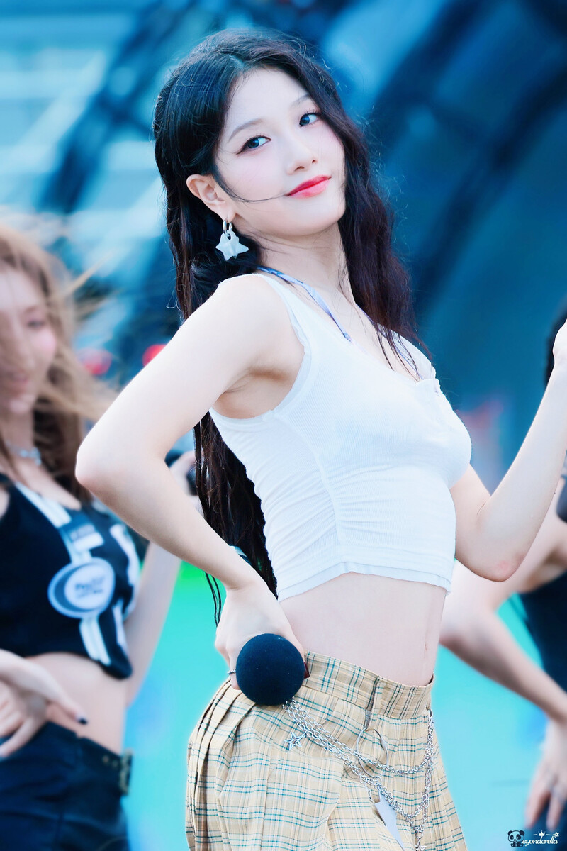 240727 fromis_9 Seoyeon at Waterbomb Festival 2024 in Busan documents 3