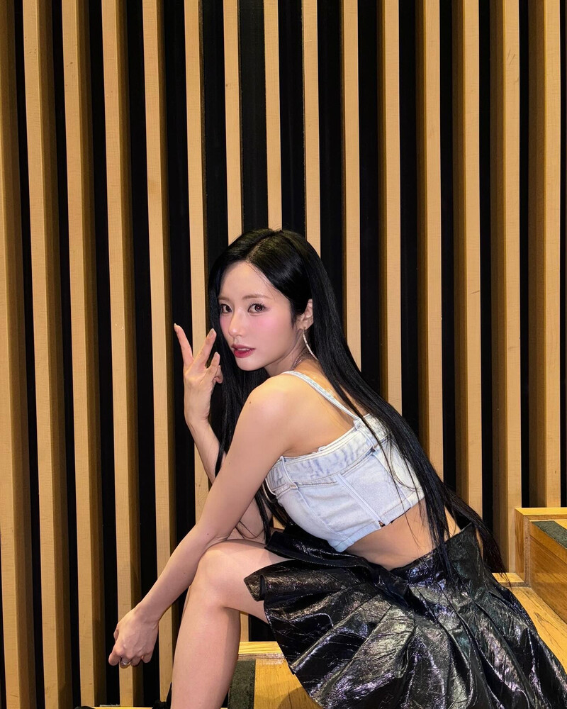 240823 fromis_9 Jiwon Instagram Update documents 3