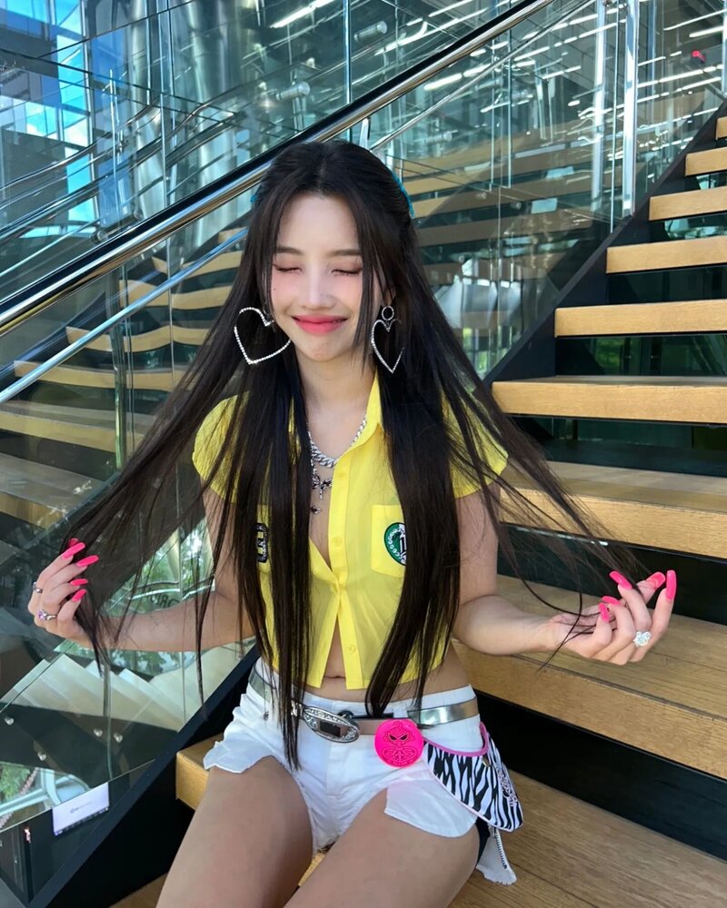 230523 - (G)I-DLE Soyeon Instagram Update documents 5