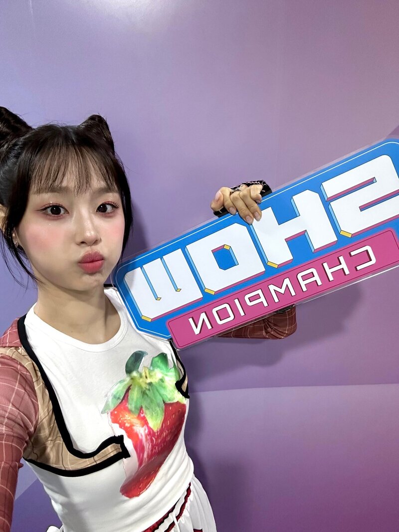 240626 Show Champion Twitter Update with Chuu documents 1
