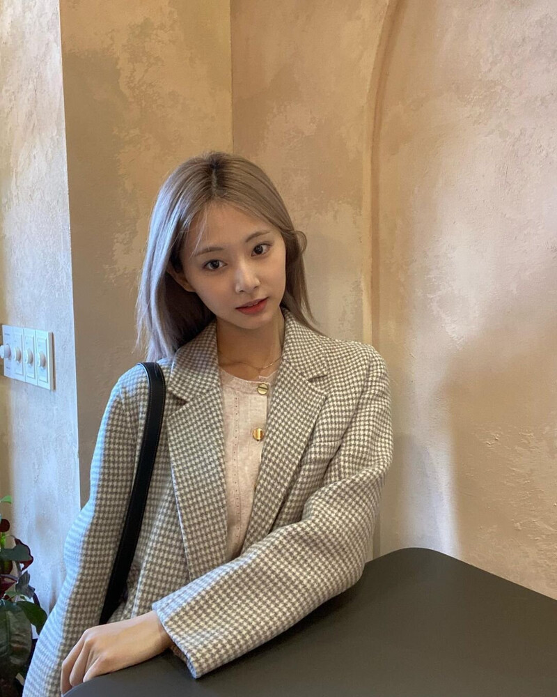 221121 TWICE Tzuyu Instagram Update documents 5