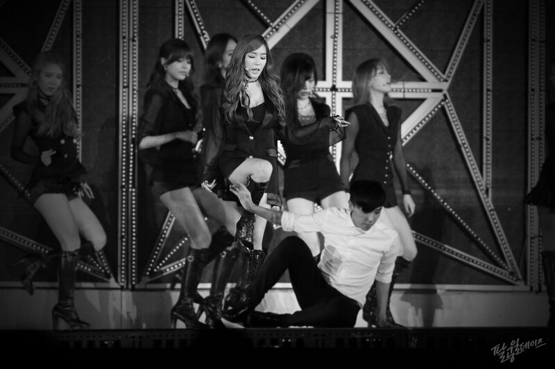 Tiffany – 140815 SMTOWN Live World Tour in Seoul documents 19